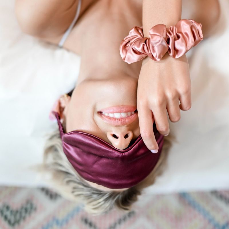 Svilena spalna maska Burgundy Sky