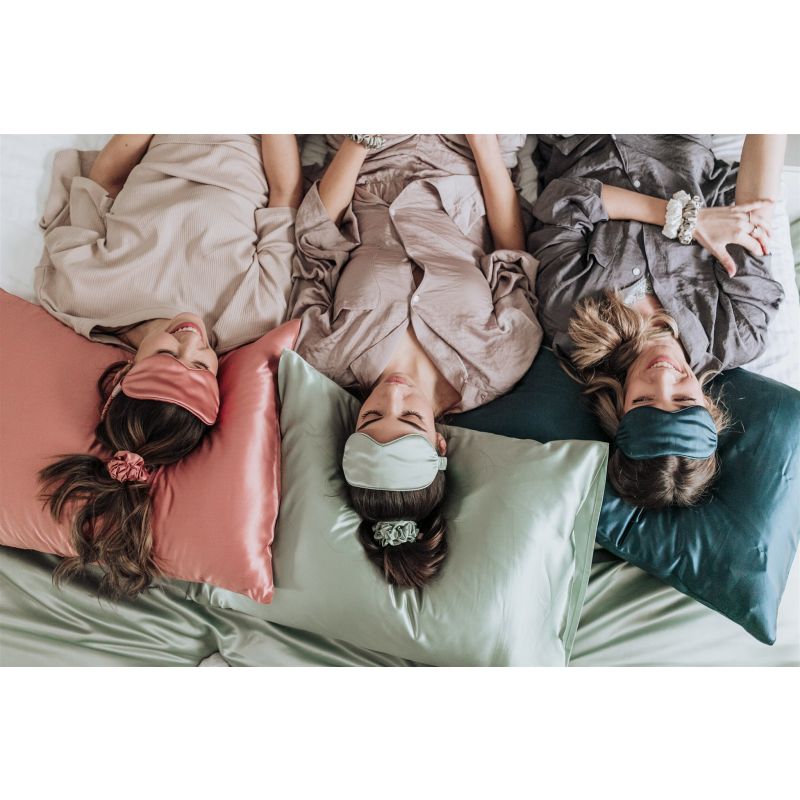 Svilena prevleka za blazino Midnight Blue 50 x 70 cm