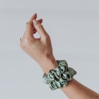 Svilena elastika za lase Green Aurora MIDI